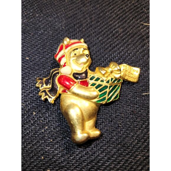 Winnie the Pooh Christmas Pin Brooch Sculptured Gift Hat Scarf Stamped Disney - Picture 1 of 5